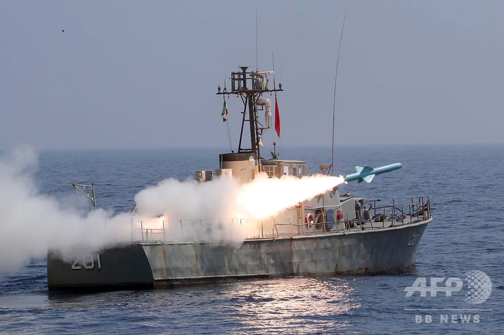 イラン海軍、中東の要衝ホルムズ海峡付近で軍事演習