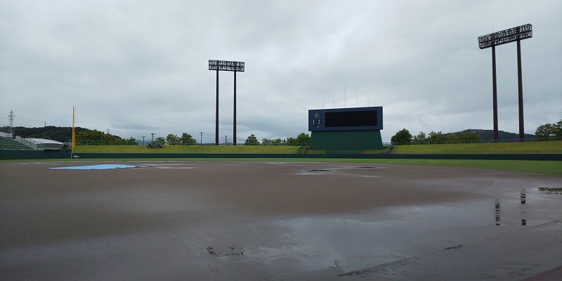 高校野球福井県大会、雨で試合遅れ