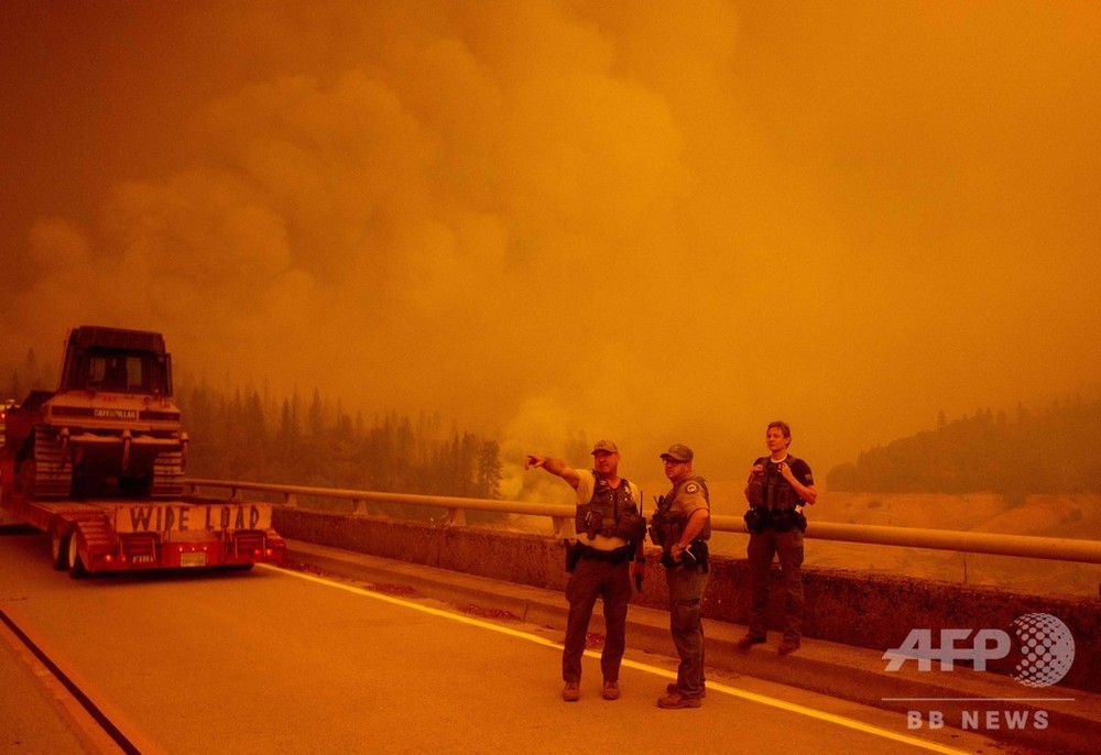 米西部の山火事、煙や灰がカナダにも 世界最悪級の大気汚染