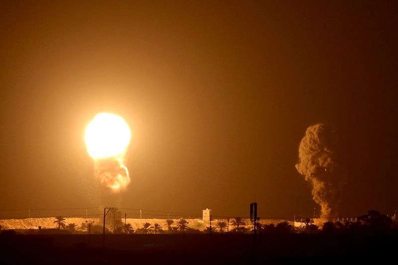 ガザからロケット弾、イスラエルは空爆で報復