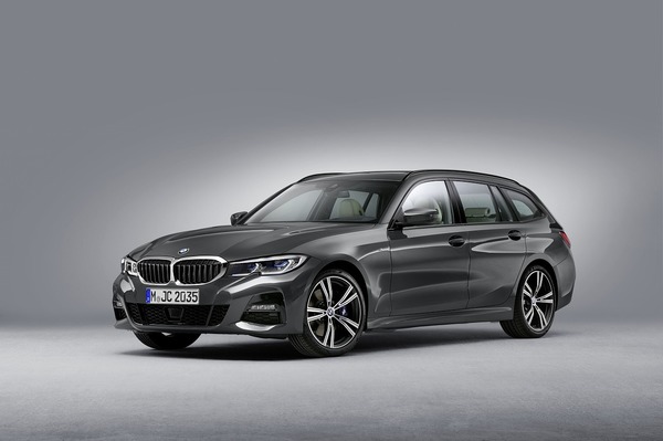 BMW 3シリーズ、エントリーモデル「318iツーリング」を追加523万円より