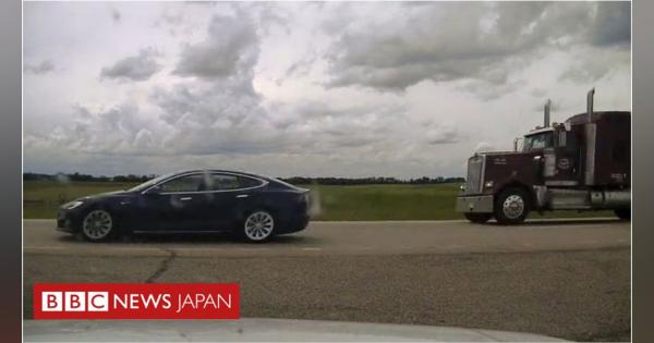 テスラ自動運転中にシート倒し昼寝、時速140キロ出し訴追　カナダ