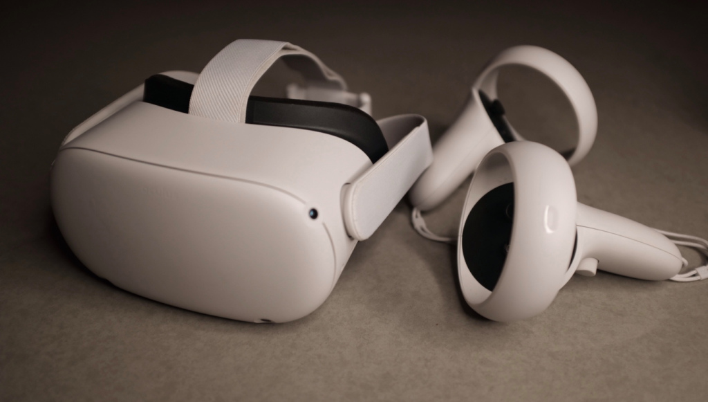 Facebookの新VRヘッドセットOculus Quest 2は秀逸、布製ベルトとFbアカウント必須が懸念事項か