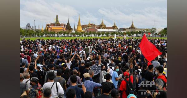 タイで学生の抗議集会始まる、首相辞任や王室改革求める