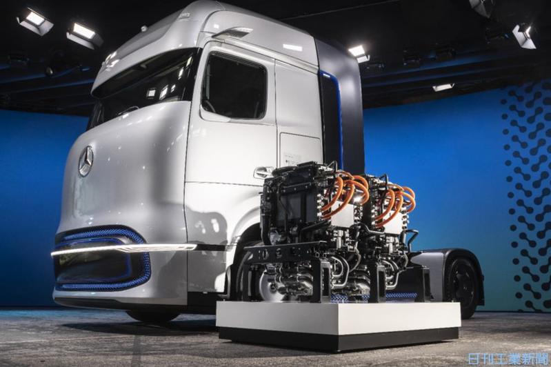 ベンツの燃料電池トラック、次世代型の航続距離は1000km超