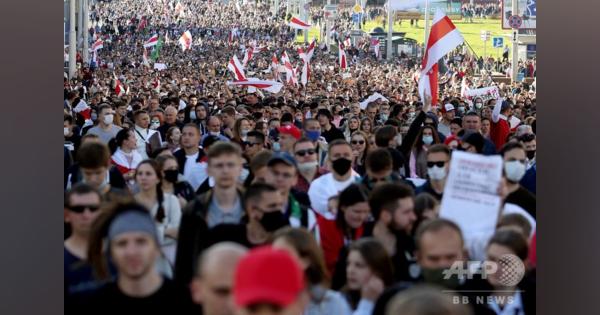 ベラルーシ首都で再び反政府デモ 数万人が参加