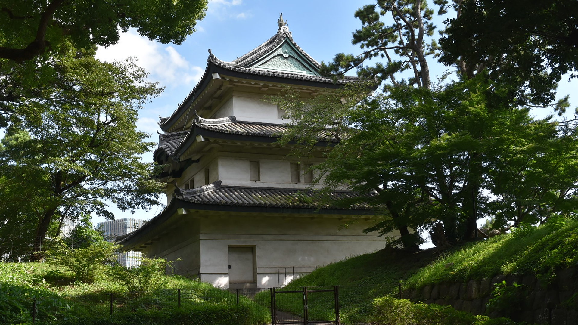 「代用天守」がいまに残る幕府の中枢、江戸城本丸跡──東京にみつける江戸 第18回