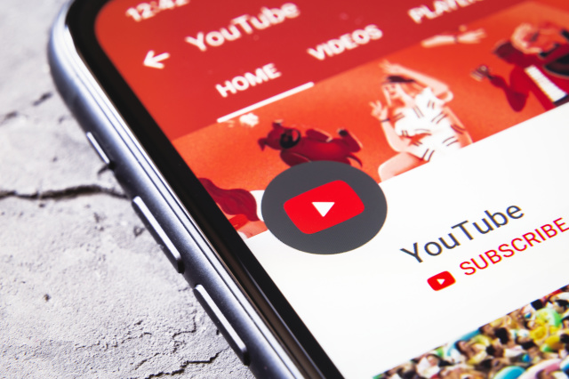 YouTube、AIにより動画への年齢制限を自動適用へ