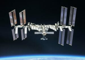 国際宇宙ステーション、接近するデブリを回避するため緊急の軌道変更を実施