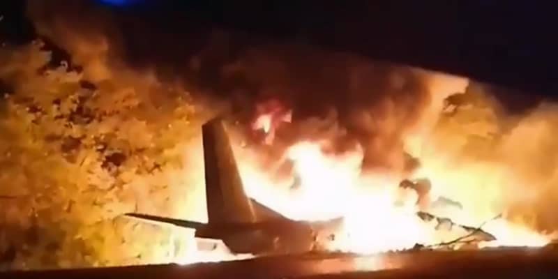 空軍輸送機が墜落、25人死亡　ウクライナ東部、飛行訓練中