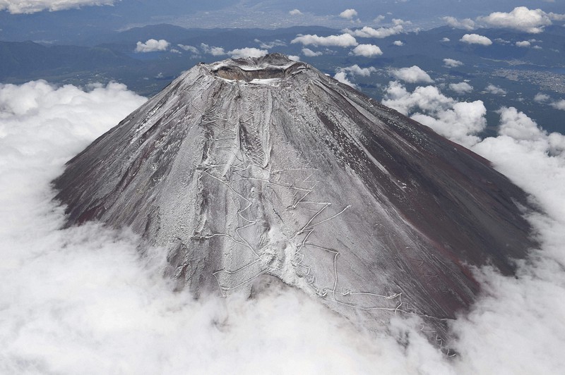 富士山が初冠雪　昨年より24日早く　甲府地方気象台