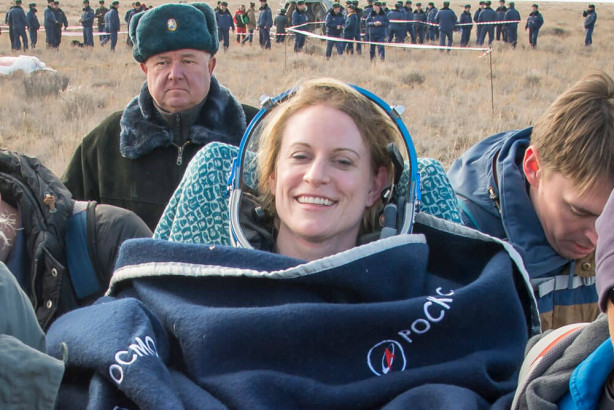 宇宙から大統領選挙に投票するNASAの女性飛行士、ケイト・ルビンス