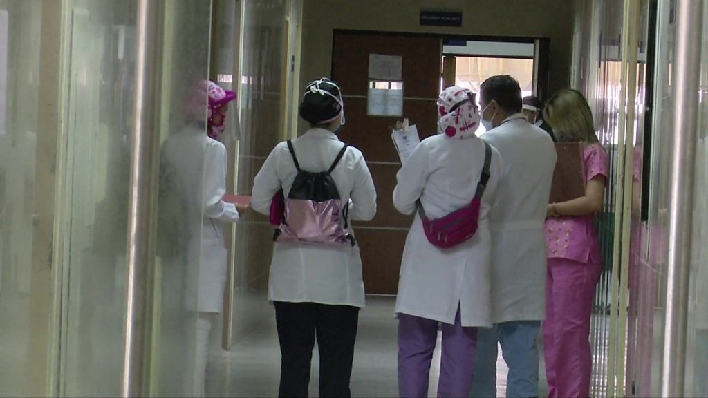 マスクなしで「強制的に働かされる」医療従事者たち　ヴェネズエラ