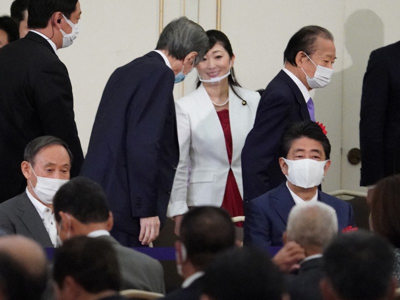 安倍前首相「新薬で体調良好」　細田派パーティーに出席　辞任後初の公の場