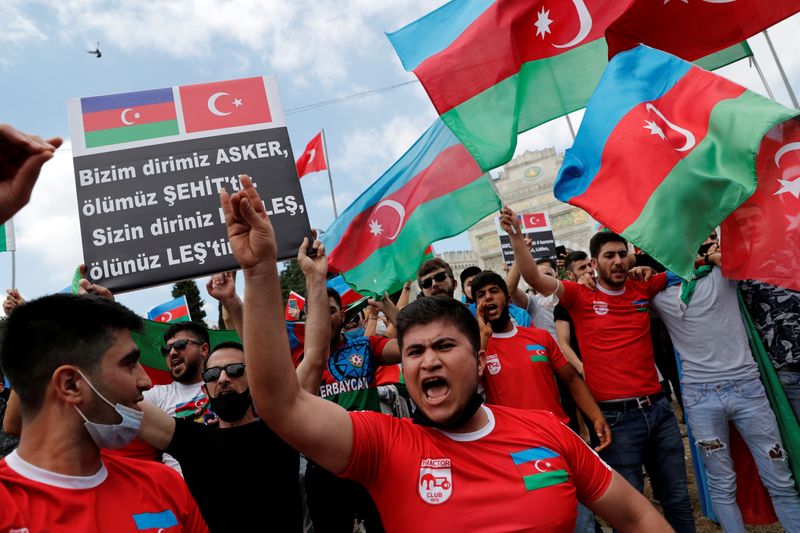 アゼルバイジャン民族紛争激化、ロシアとトルコ巻き込む対立懸念