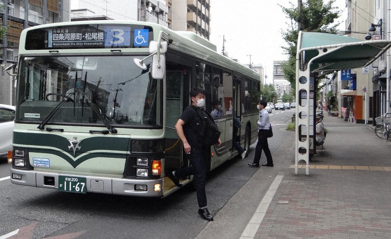 京都市バス路線の75％赤字　乗客激減が運転士不足に追い打ち　19年度