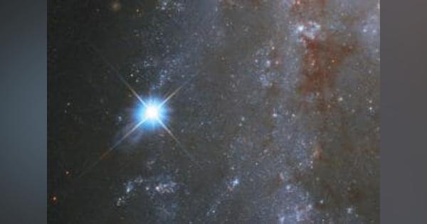 ハッブル宇宙望遠鏡が観測し続けた消えゆく超新星の輝き