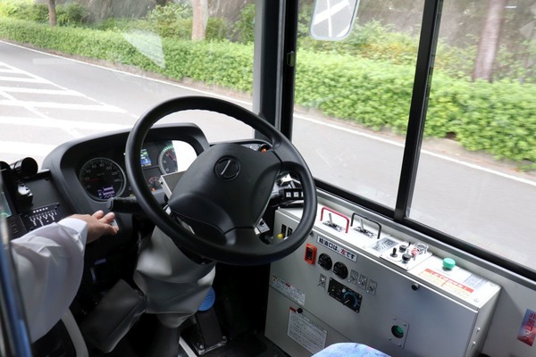 遠隔監視＆自律走行による大型バスの営業運行、横浜で開始「レベル3」自動運転はバス・交通事業者を救う