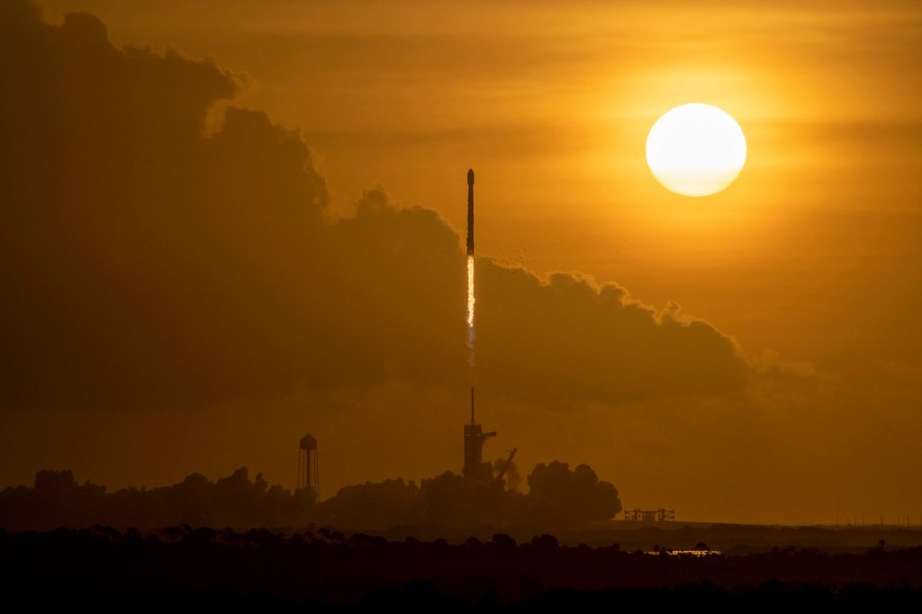 SpaceXが米国ミサイル追跡衛星ネットワーク開発支援の契約を獲得