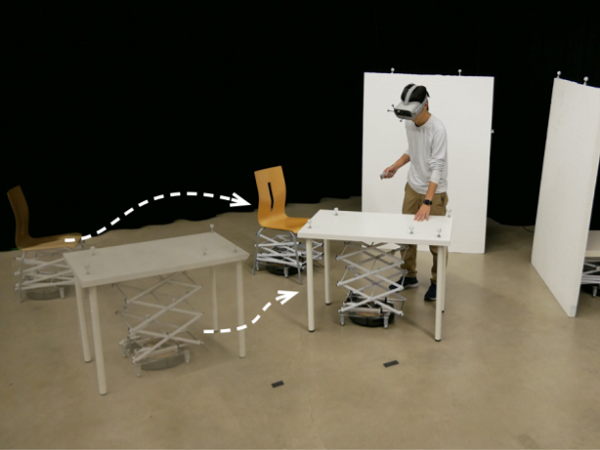 コロラド大の研究者、VR空間でリアルに小道具を動かす「RoomShift」を発表！