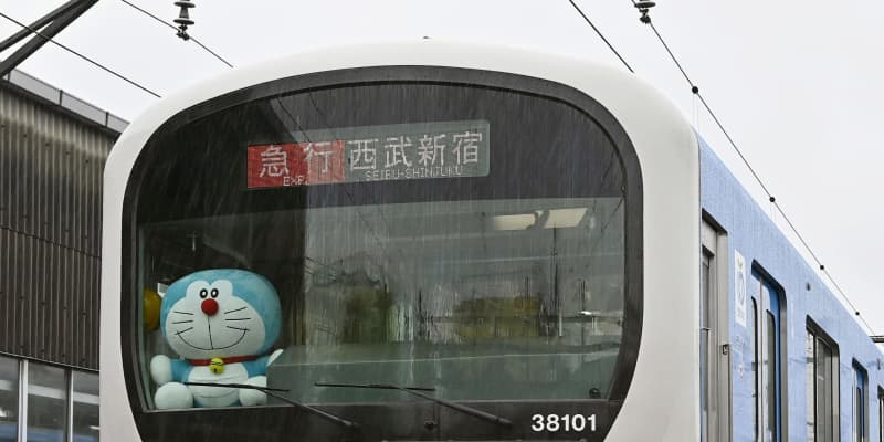 西武、電車丸ごとドラえもん　ラッピング施し運行