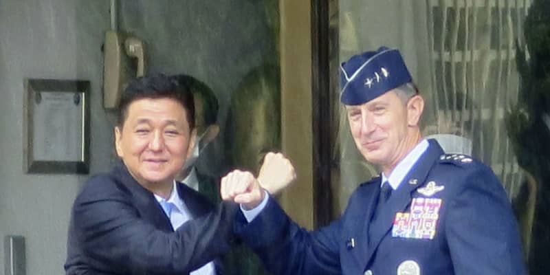 防衛相、中国海洋活動で懸念共有　在日米軍の司令官と会談