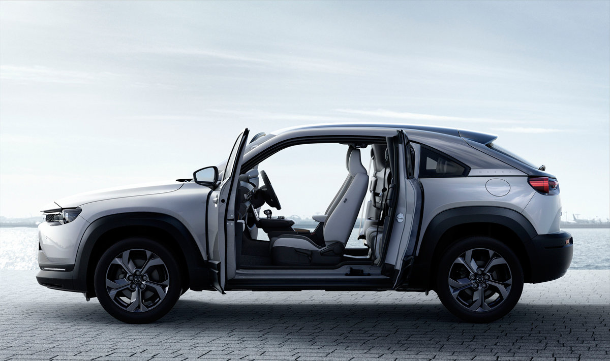 マツダ、新型SUV「MX-30」発売　ハイブリッドモデル投入、観音開きのフリースタイルドア採用