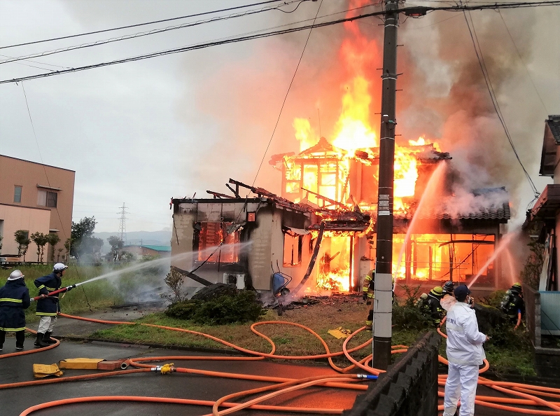 鯖江市で住宅全焼、１人死亡