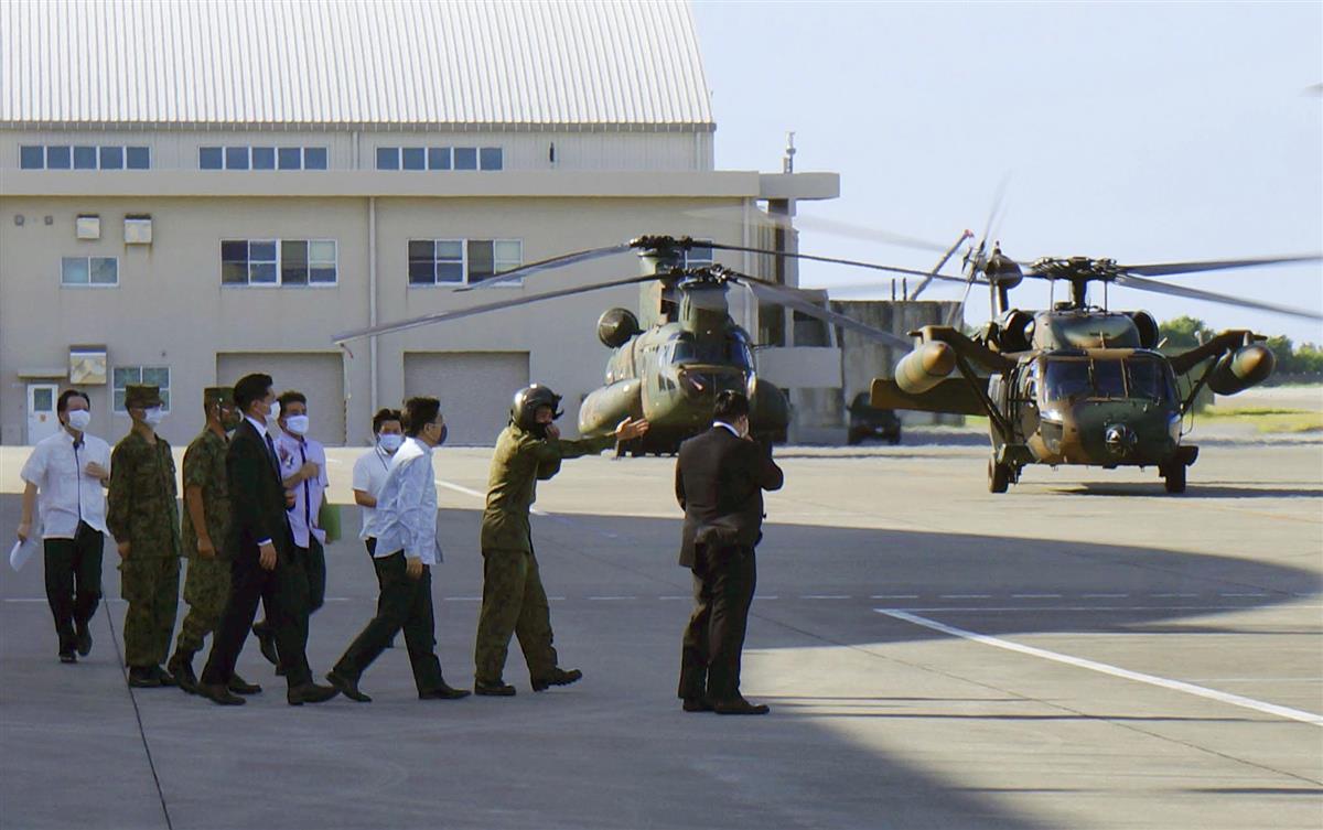 加藤官房長官、普天間飛行場「１日も早い全面返還を実現」　長官就任後、沖縄初訪問
