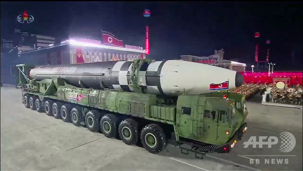 北朝鮮、新型ICBMを公開 世界最大か