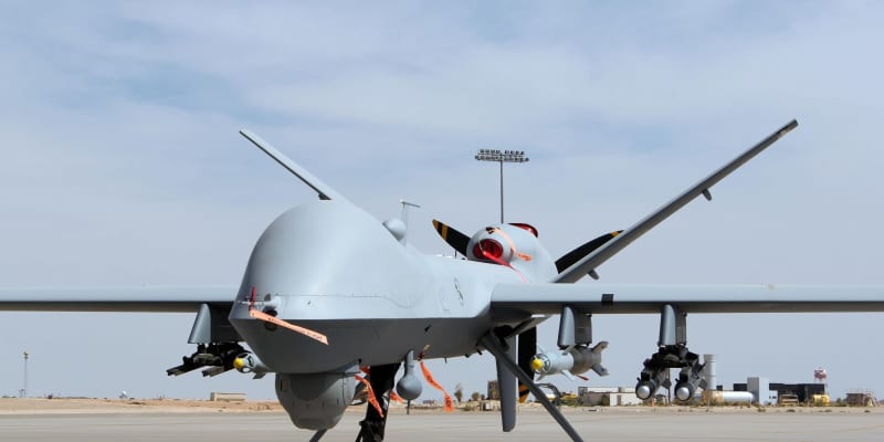 政府、無人戦闘機導入を一時検討　コスト削減へ前防衛相主張