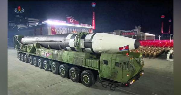 「怪物」ＩＣＢＭ、多弾頭搭載型か　北朝鮮軍事パレード
