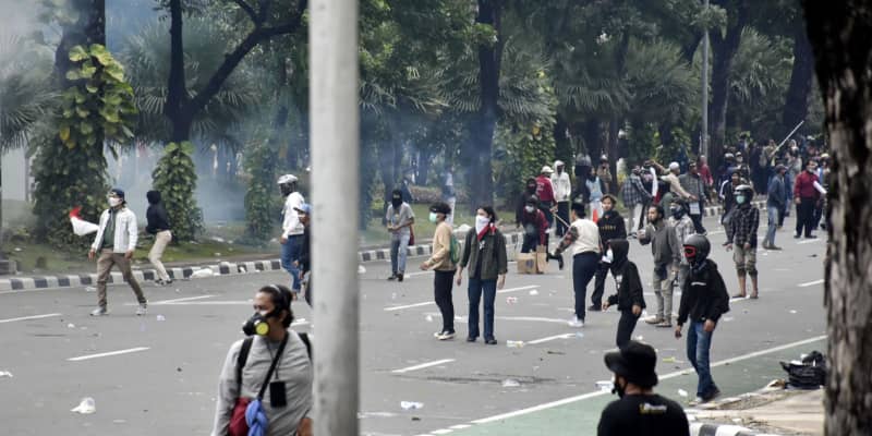 ジャカルタでデモ暴徒化　催涙弾使用し鎮圧