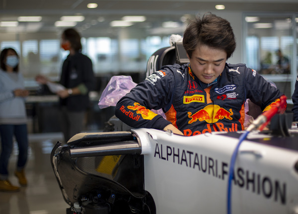 【F1】角田裕毅20歳、アルファタウリでシート合わせ18年型マシンで11月4日にテスト走行