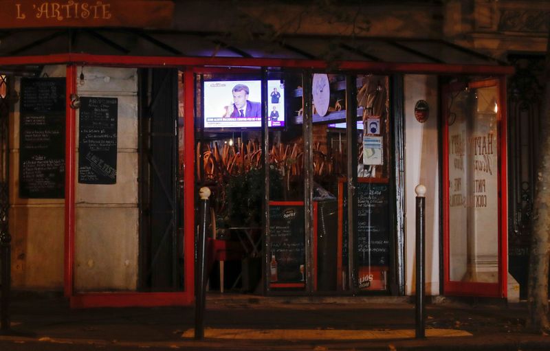 仏、主要都市で夜間外出禁止令　欧州でコロナ制限強化相次ぐ