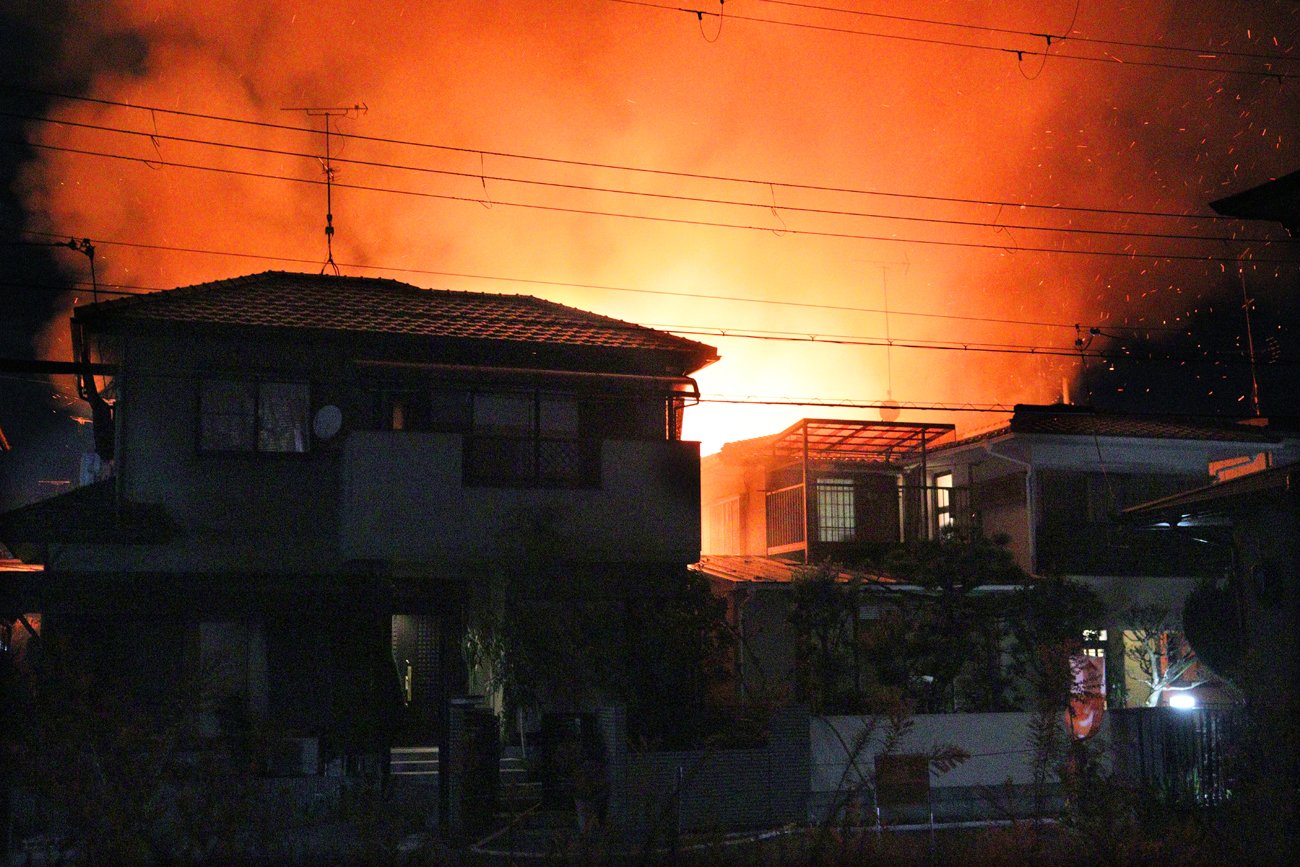 民家全焼、2人死亡　住人の60代夫婦か　京都・宇治