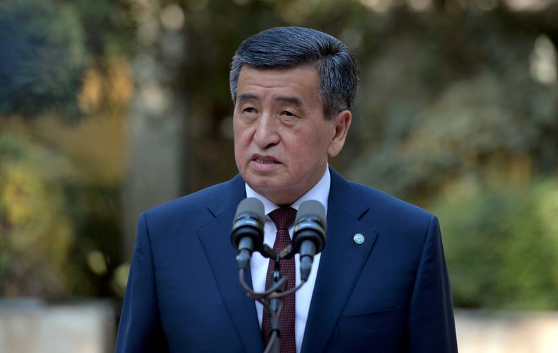 キルギス大統領が辞任、流血の事態望まずと説明