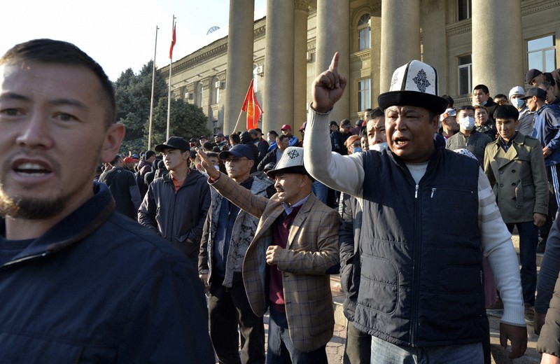 キルギス大統領が辞任　独立後3度目の政変　大統領選、3カ月以内に