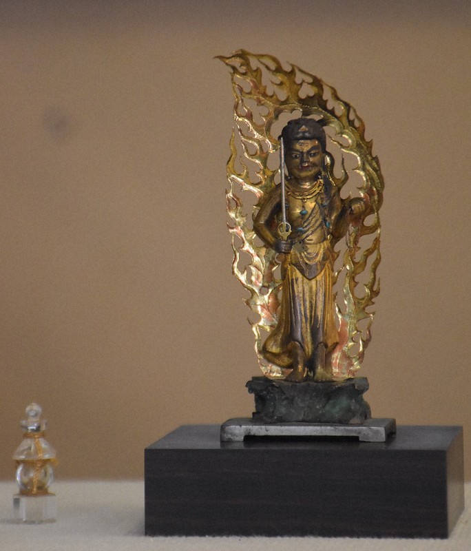 仏像の後頭部に金色の不動明王像　解体修理で見つかる　比叡山延暦寺