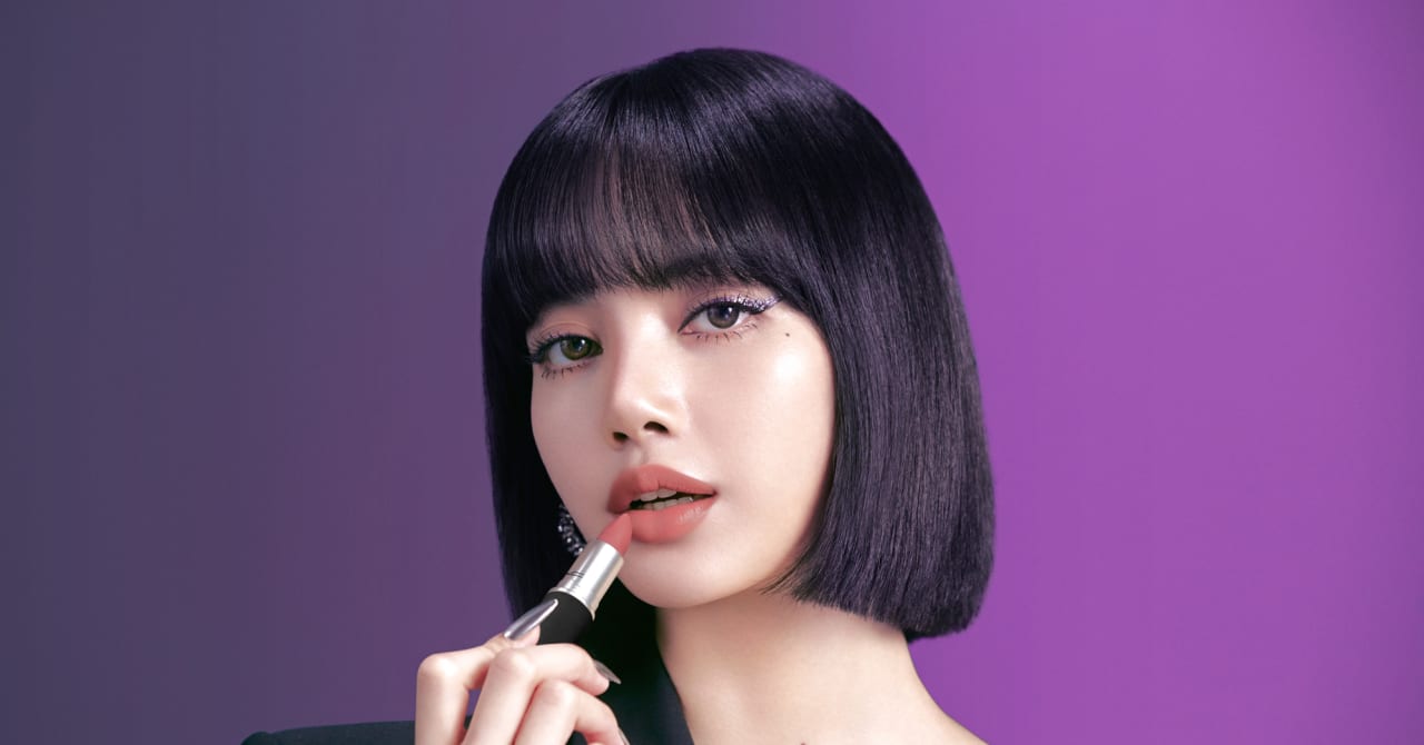 M A C ブラックピンクのlisaをグローバルアンバサダーに起用