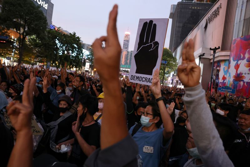 タイの最大野党党首、首相に辞任要求　デモ隊は独大使館へ行進へ