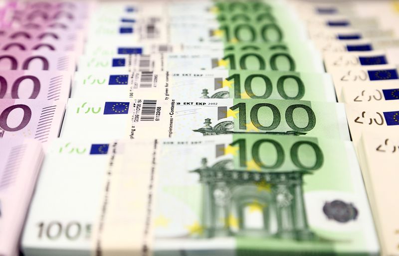 午後3時のドルは104円前半、1カ月ぶり安値　仏全土封鎖に懸念