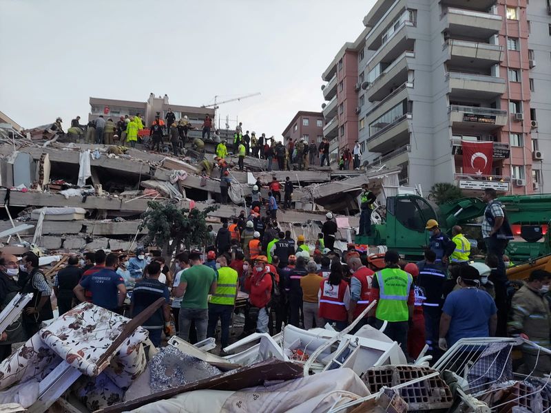 トルコ沖でＭ7.0の地震、19人死亡　建物倒壊や浸水被害