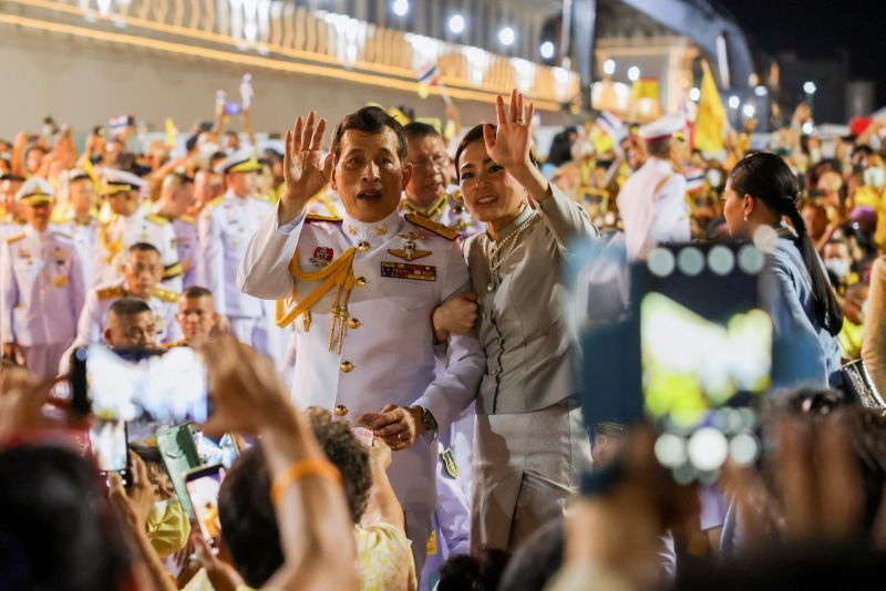 タイ国王「全員同様に愛す」、デモ巡り初めて公に発言