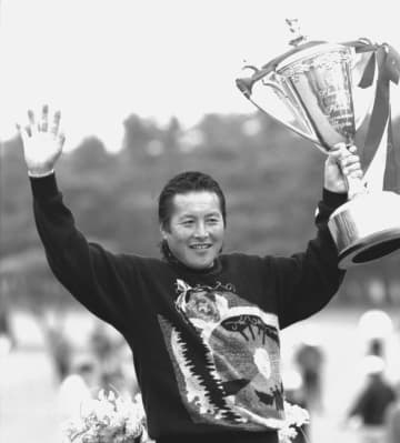 ＜あのころ＞尾崎将司がプロ100勝　ゴルフブームの立役者