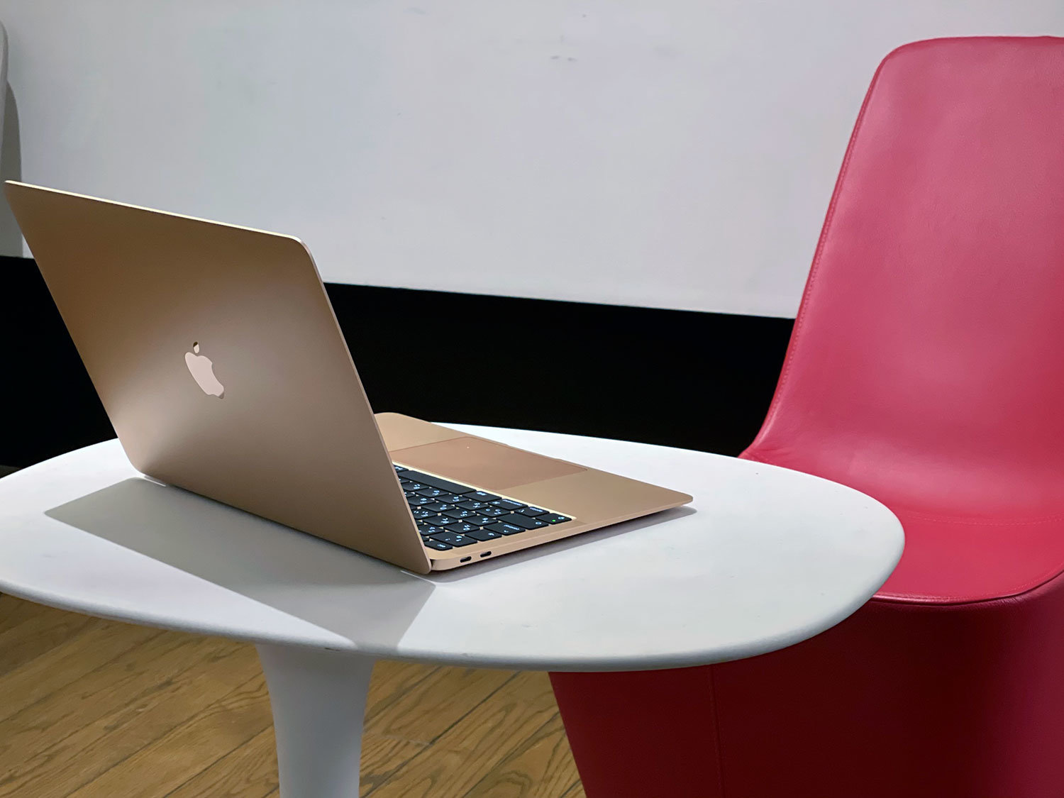 M1搭載MacBook Airは、最低スペックでもIntel版MacBook Proを寄せ付けない性能だった