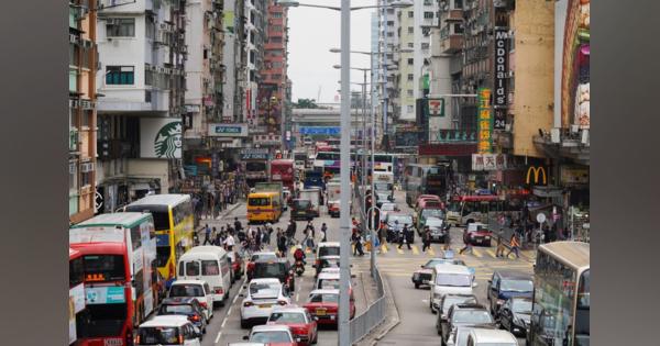 香港、新型コロナ感染拡大でバーなど再び休業