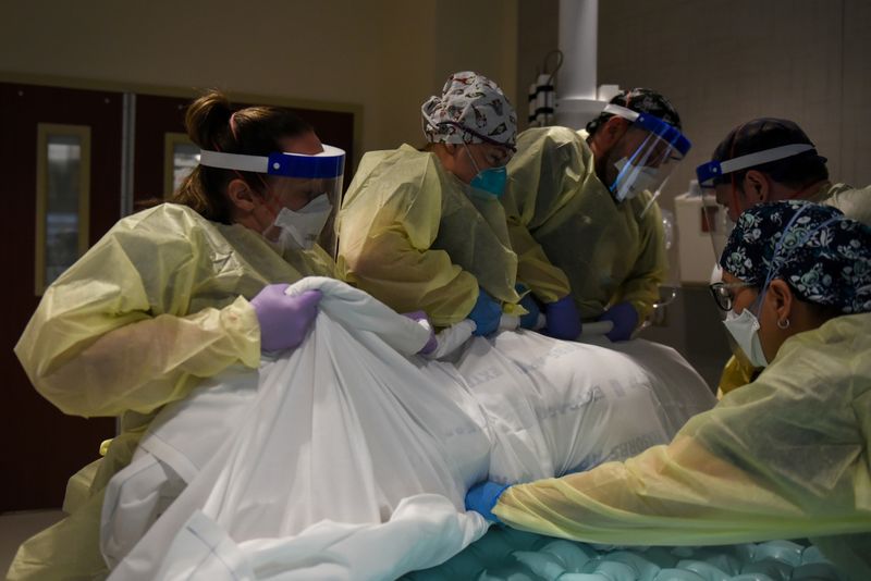 米コロナ死者2000人超、5月以来初めて　入院者数も過去最多