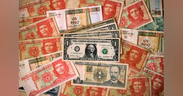 キューバ、1月に事実上の通貨切り下げ　二重通貨制度を廃止
