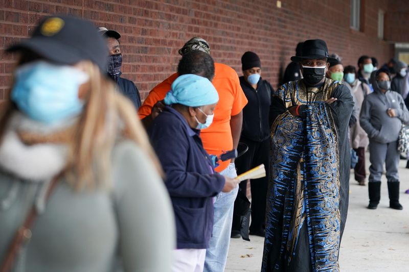 米ジョージア州、上院決選投票の期日前投票始まる　数百人が列